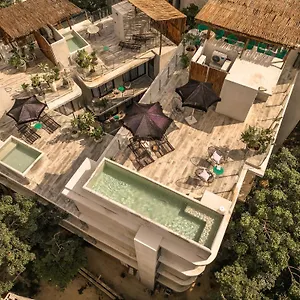 naj-tulum.quintano-roohotels.com/